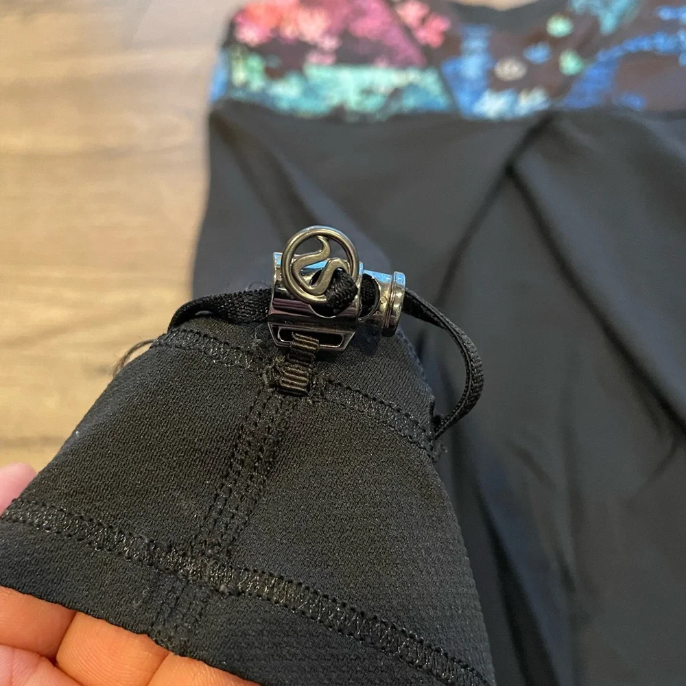 Lululemon Tank with drawstring - Picture 4 of 5